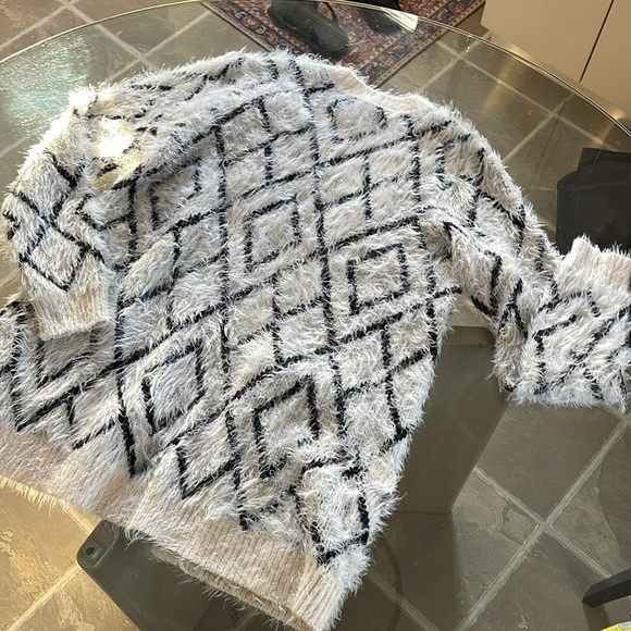 Dex, M, cardigan, pockets, acrylic/nylon, soft cozy, knit, geometric design,EUC - Picture 2 of 9